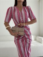 Sukienka midi Megi B w różowe liście