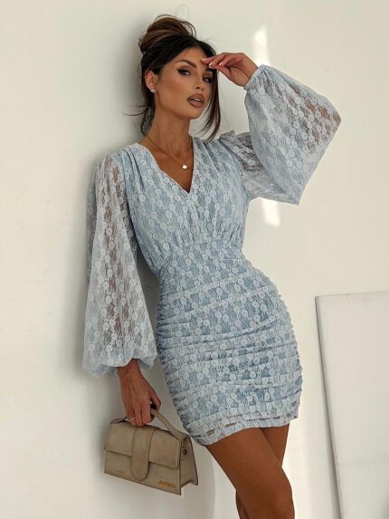Niebieska koronkowa sukienka Megi B