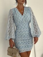 Niebieska koronkowa sukienka Megi B