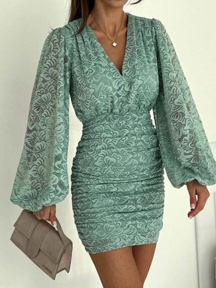 Koronkowa sukienka Megi B w szałwiowym kolorze