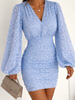 Niebieska sukienka z koronki Megi B