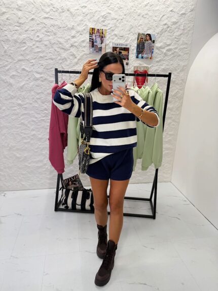 Sweterkowy komplet LaMilla w granatowo białe paski