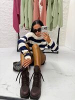 Sweterkowy komplet LaMilla w granatowo białe paski