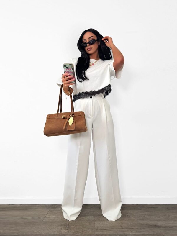 Białe eleganckie spodnie LaMilla z szeroką nogawką na kantkę