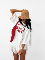 Biały t-shirt LaMilla z czerwonymi różami