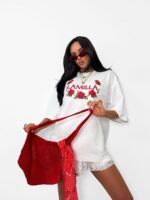 Biały t-shirt LaMilla z czerwonymi różami