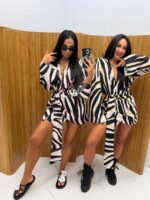 Sukienka kimono LaMilla w czarno różową zebrę