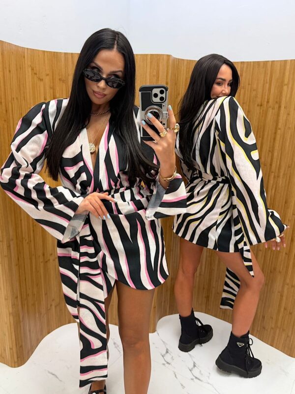 Sukienka kimono LaMilla w czarno różową zebrę