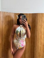 Strój kąpielowy monokini LaMilla we wzorze kwiatowym z wiązaniem warkocz