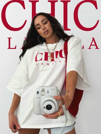 Biały t-shirt Chic LaMilla z czerwonym napisem