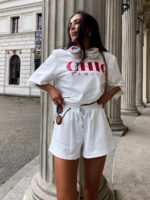 Biały t-shirt Chic LaMilla z czerwonym napisem