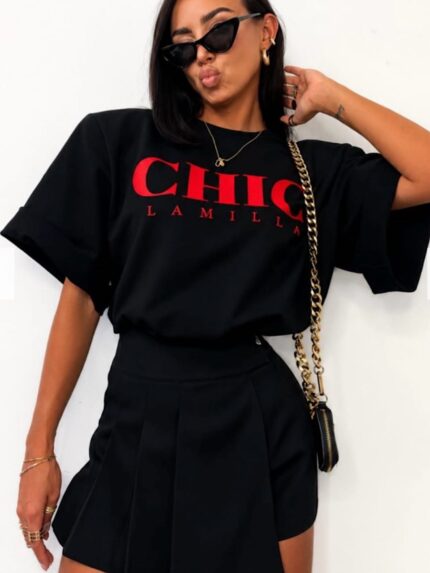 Czarny t-shirt Chica LaMilla z czerwonym logo