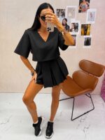 Czarny krótki t-shirt LaMilla z dekoltem w serek