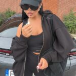 Bluza na zamek LaMilla w czarnym kolorze z kapturem