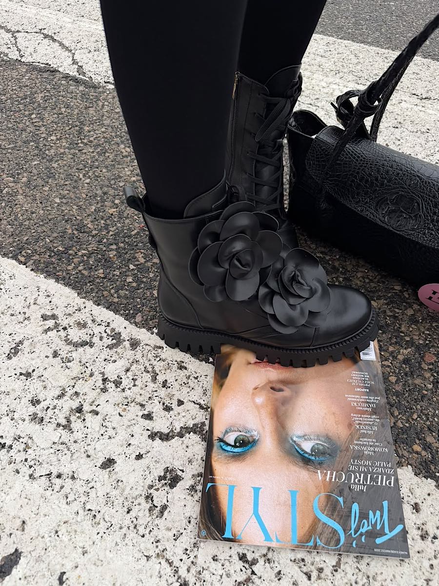 Buty botki LaMilla z kwiatami Buty Botki LaMilla z kwiatami - obrazek 1