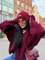 Bordowy sweter z szalem LaMilla